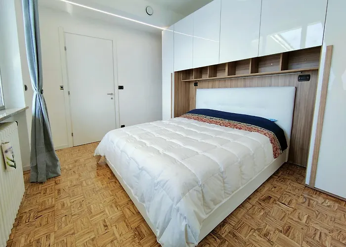 Ornella * マンデッロ・デル・ラーリオ