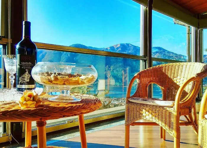 Ornella マンデッロ・デル・ラーリオ