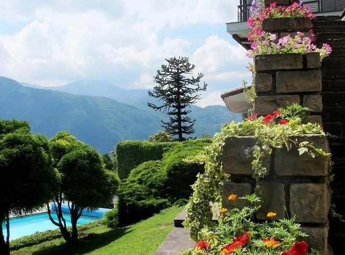 Ornella マンデッロ・デル・ラーリオ