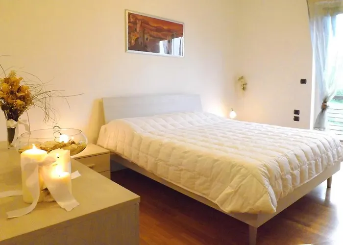 Ornella マンデッロ・デル・ラーリオ