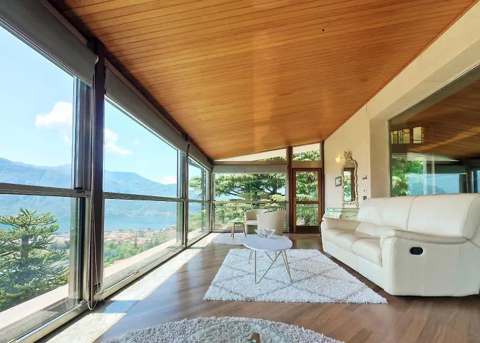 Ornella Mandello del Lario