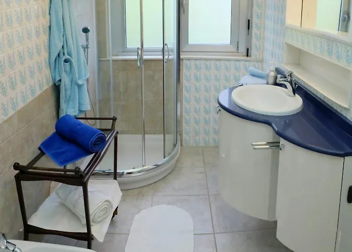 Ornella Mandello del Lario