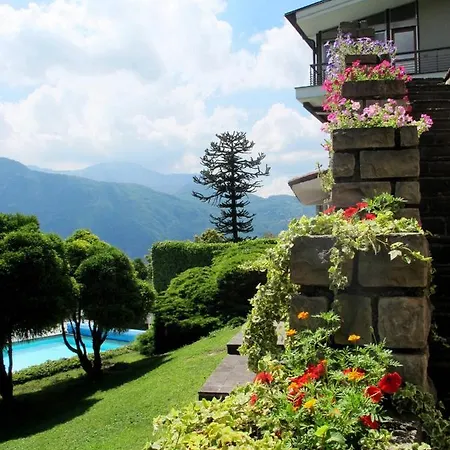 Ornella Mandello del Lario