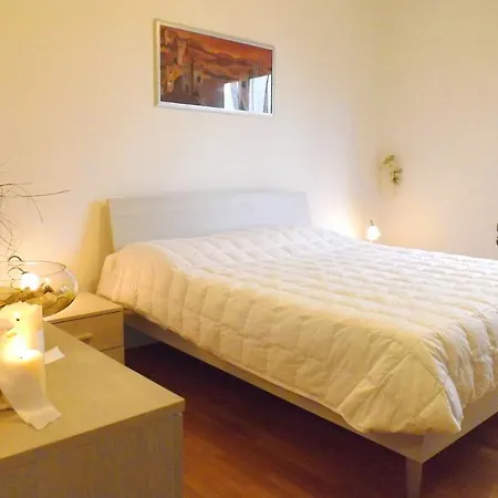 Ornella Mandello del Lario